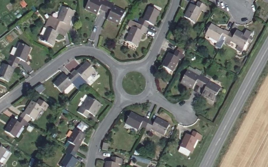 Vue aérienne du Rond-point anonyme n°139720961