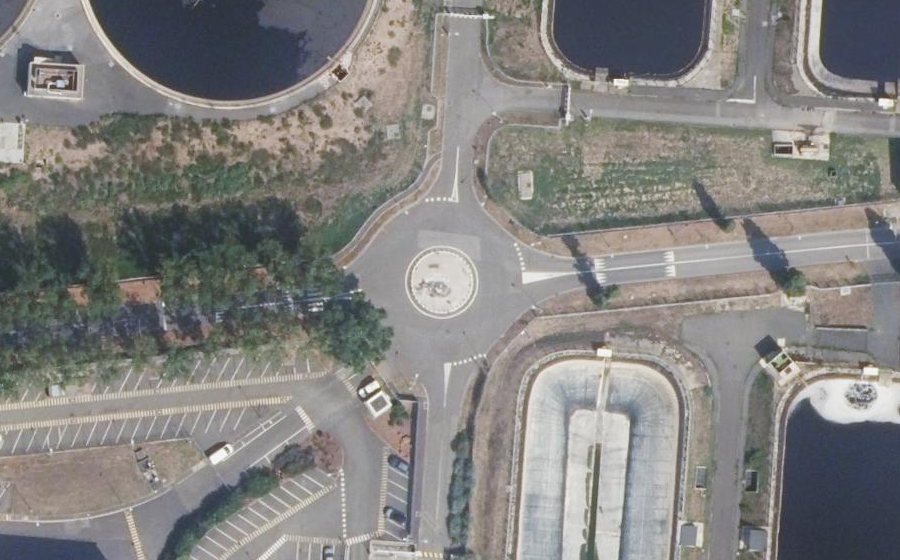 Vue aérienne du Rond-point anonyme n°139771020