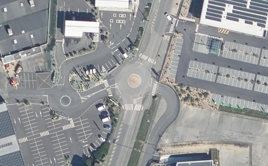 Vue aérienne du Rond-point anonyme n°139910941