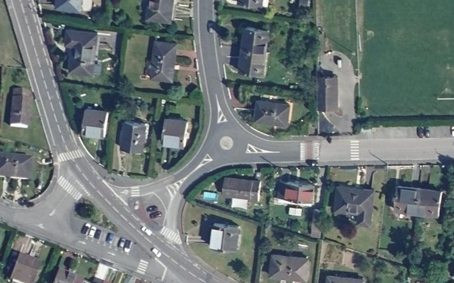 Vue aérienne du Rond-point anonyme n°139983193