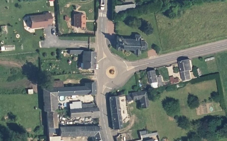 Vue aérienne du Rond-point anonyme n°140123993