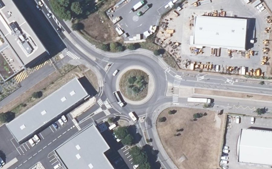 Vue aérienne du Rond-point anonyme n°140144689