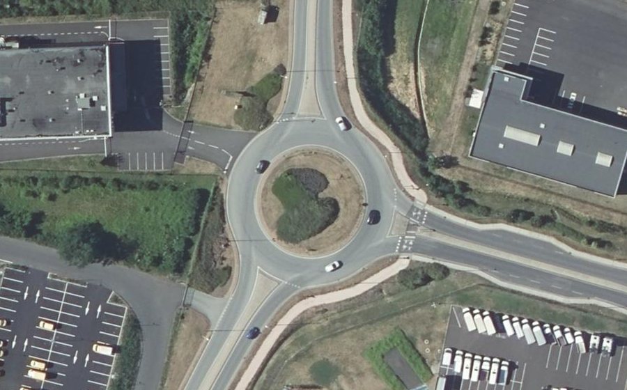 Vue aérienne du Rond-point anonyme n°140157177