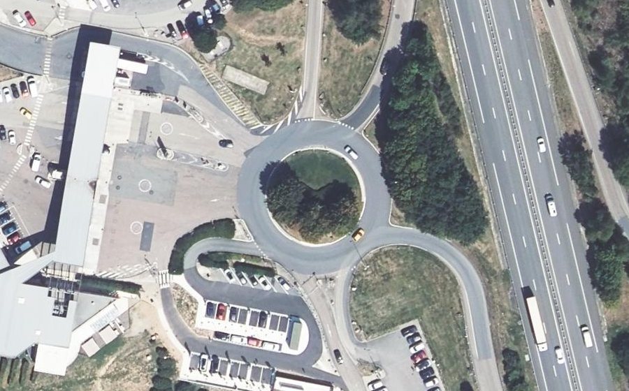 Vue aérienne du Rond-point anonyme n°140172587