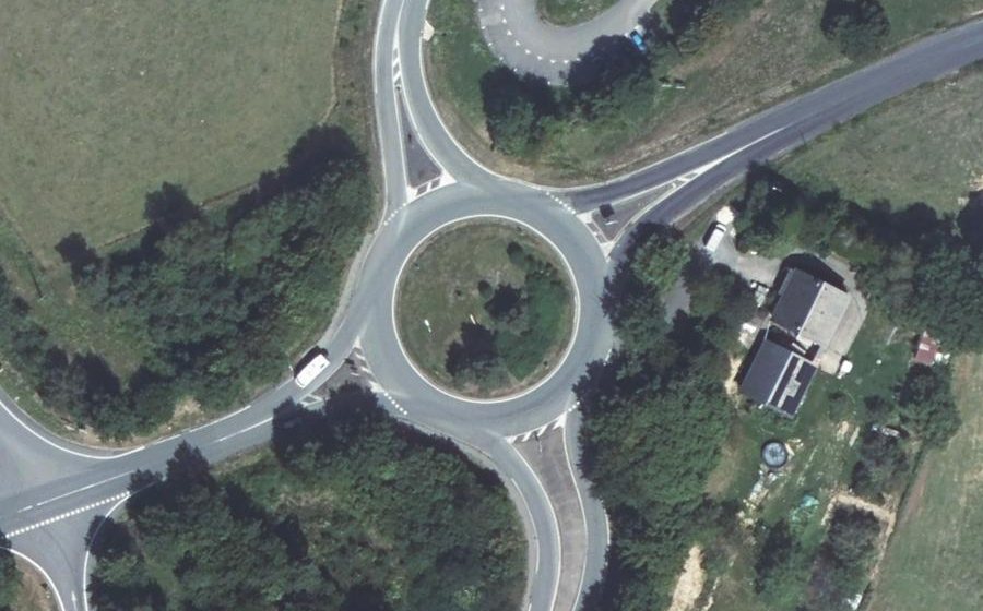 Vue aérienne du Rond-point anonyme n°140174315