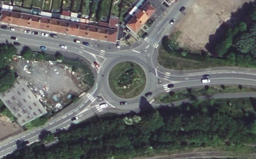 Vue aérienne du Rond-point anonyme n°140183302