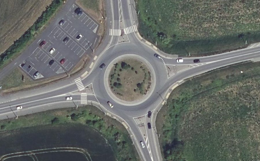 Vue aérienne du Rond-point anonyme n°140236071