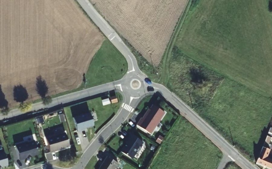 Vue aérienne du Rond-point anonyme n°140266680