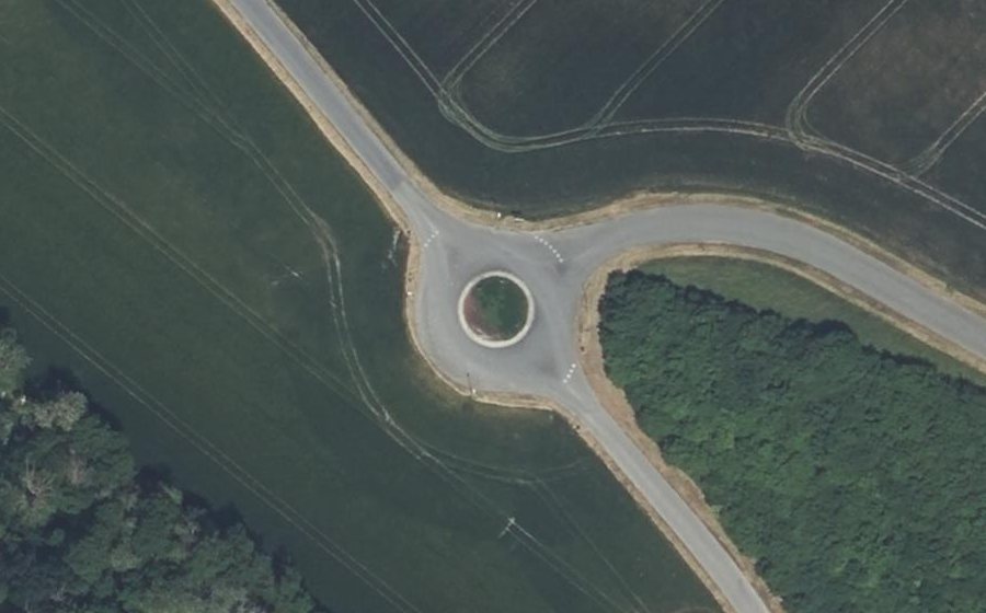 Vue aérienne du Rond-point anonyme n°140266986
