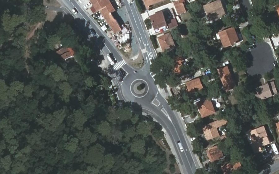 Vue aérienne du Rond-point anonyme n°140314804