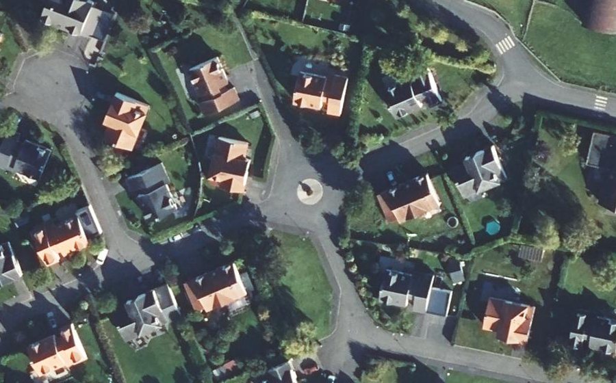 Vue aérienne du Rond-point anonyme n°140317699