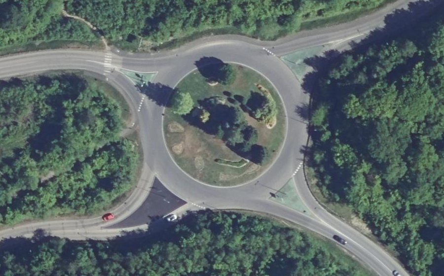 Vue aérienne du Rond-point anonyme n°14032853