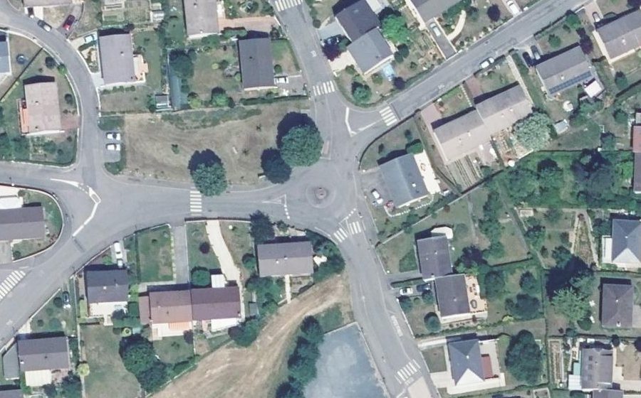 Vue aérienne du Rond-point anonyme n°140422457