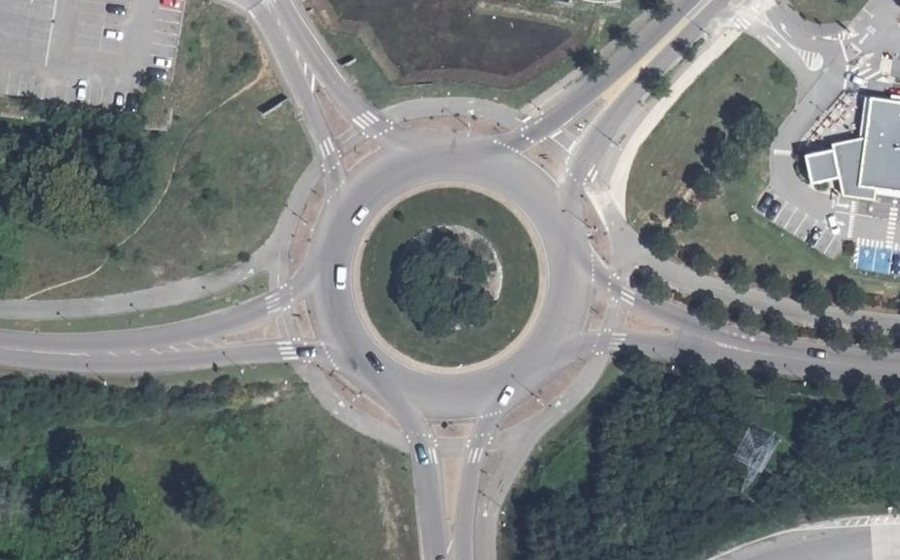 Vue aérienne du Rond-point anonyme n°140486586