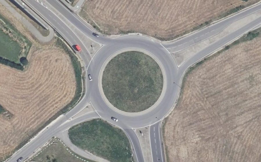 Vue aérienne du Rond-point anonyme n°140486595