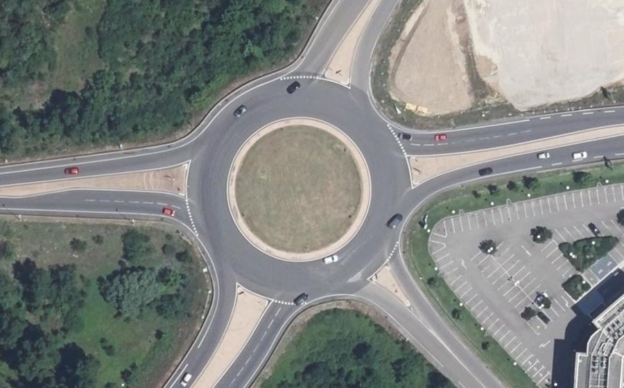 Vue aérienne du Rond-point anonyme n°140486602