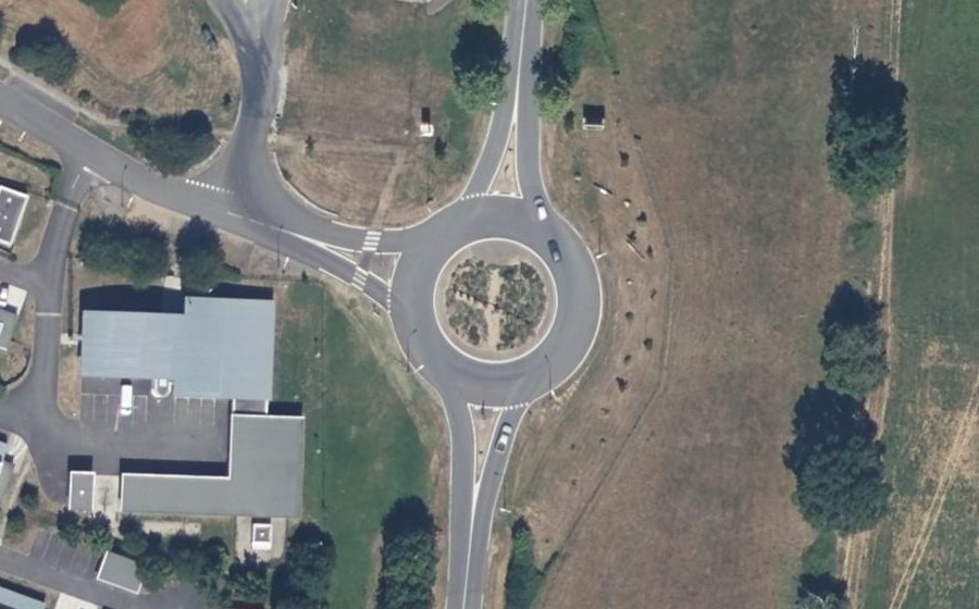 Vue aérienne du Rond-point anonyme n°140540970