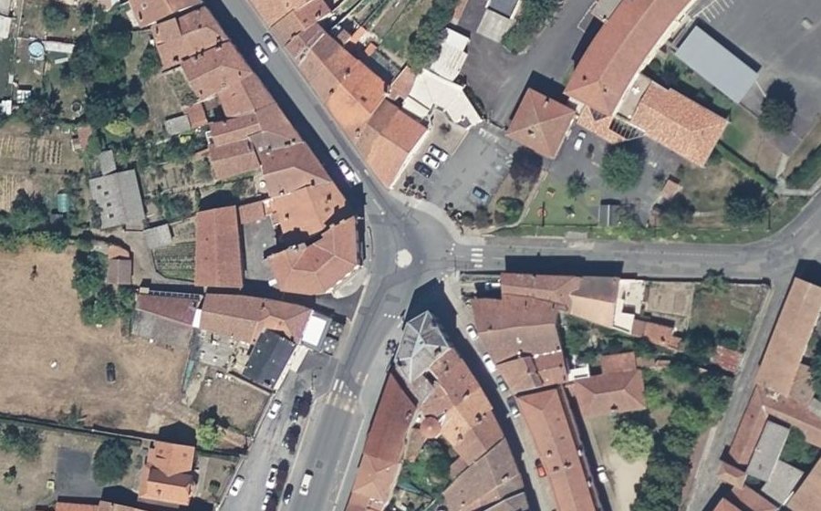Vue aérienne du Rond-point anonyme n°140540973