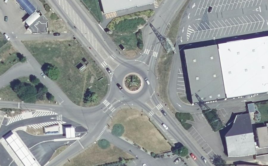 Vue aérienne du Rond-point anonyme n°140576611
