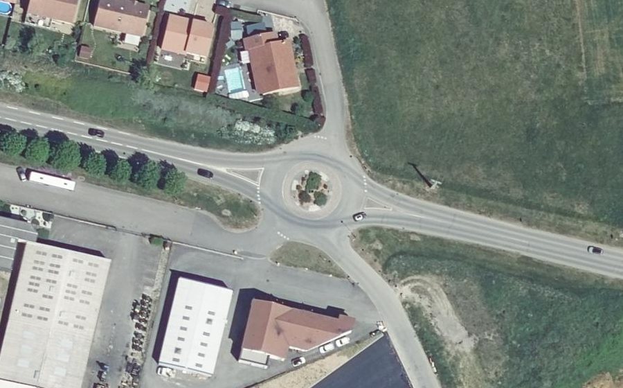 Vue aérienne du Rond-point anonyme n°140669056