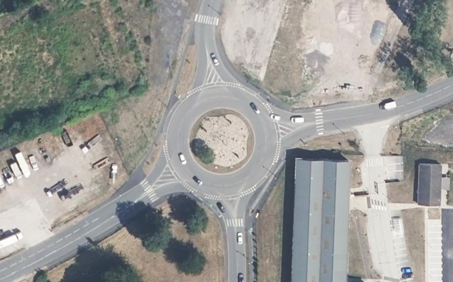 Vue aérienne du Rond-point anonyme n°140672791