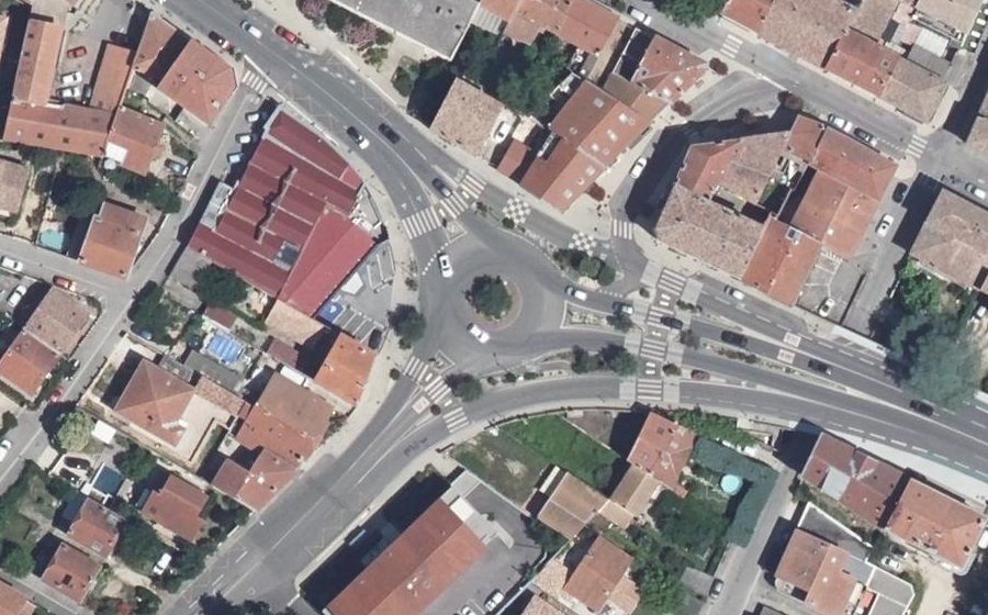 Vue aérienne du Rond-point anonyme n°140678876