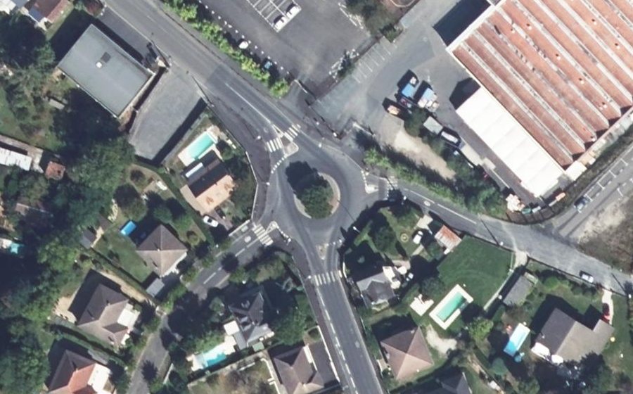 Vue aérienne du Rond-point anonyme n°140690239