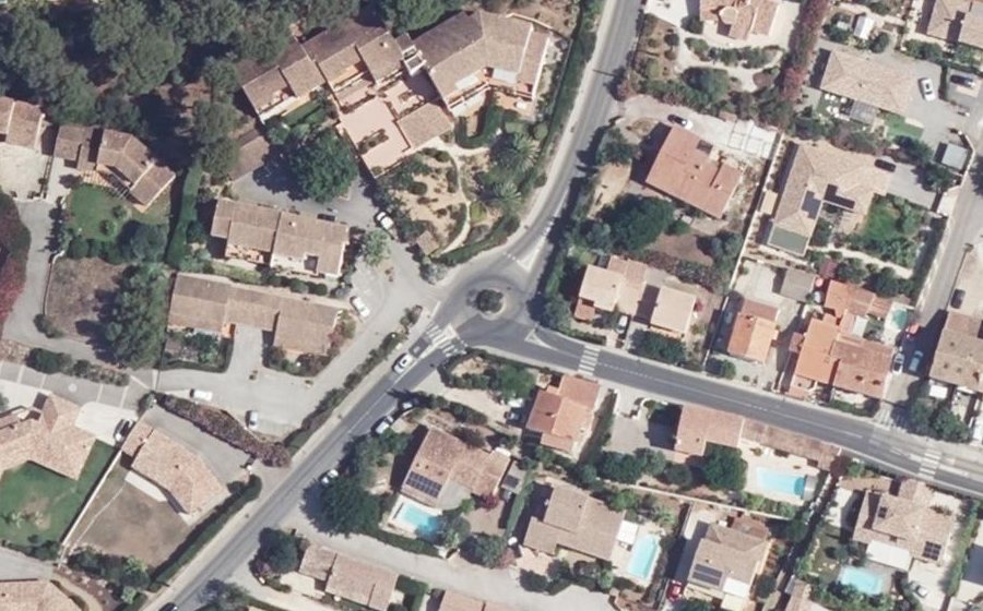 Vue aérienne du Rond-point anonyme n°140693021