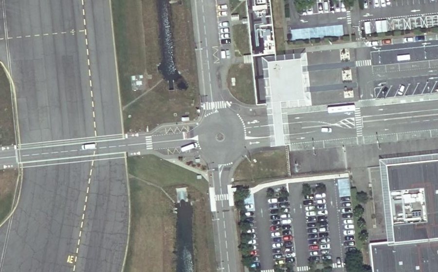 Vue aérienne du Rond-point anonyme n°1408405961