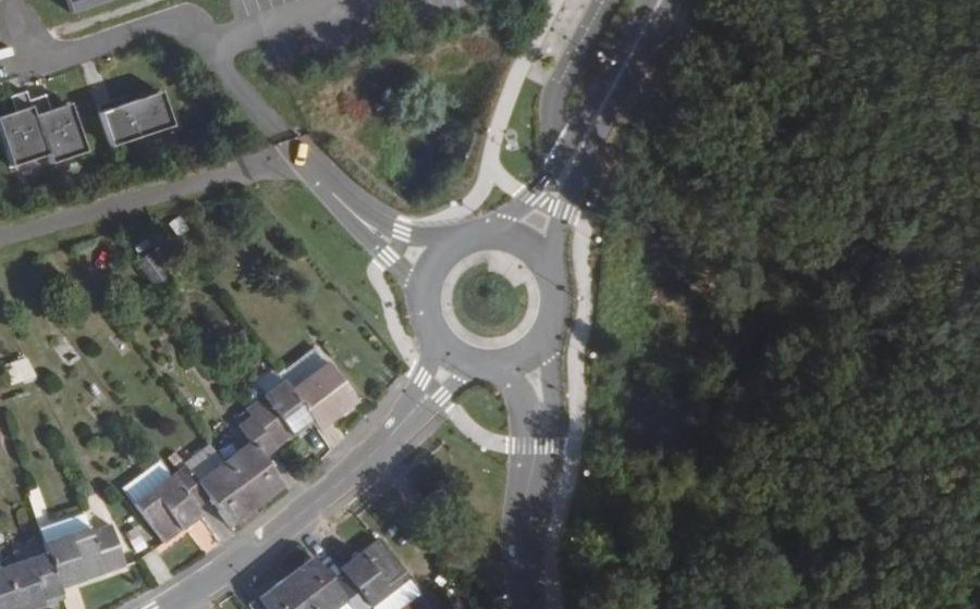 Vue aérienne du Rond-point anonyme n°140889147