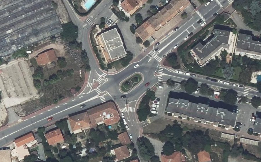 Vue aérienne du Rond-point anonyme n°1408892685