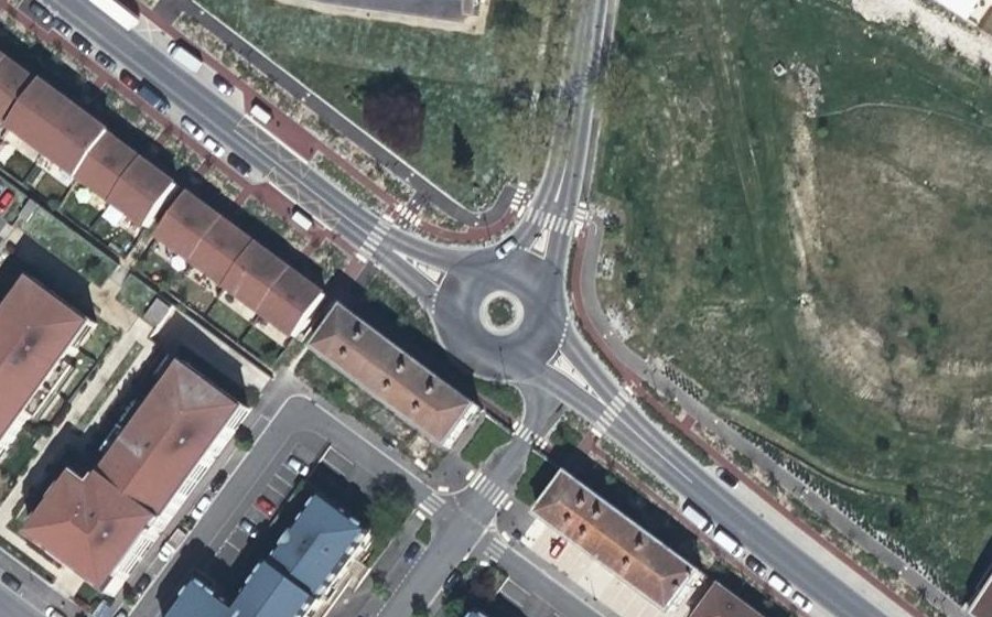 Vue aérienne du Rond-point anonyme n°1408925371
