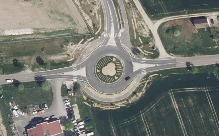 Vue aérienne du Rond-point anonyme n°1409277807