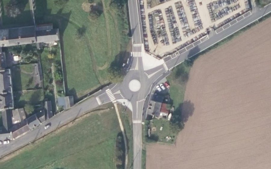 Vue aérienne du Rond-point anonyme n°1409401321