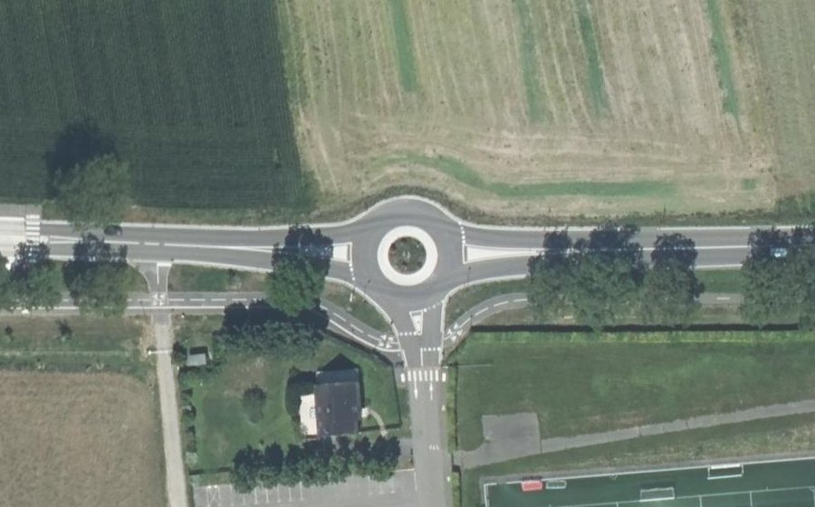 Vue aérienne du Rond-point anonyme n°1409684715