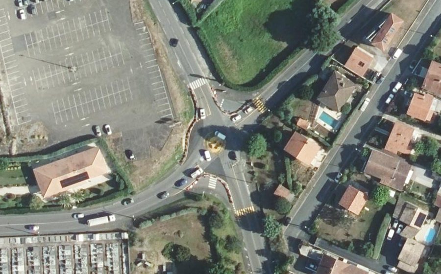 Vue aérienne du Rond-point anonyme n°1410726734