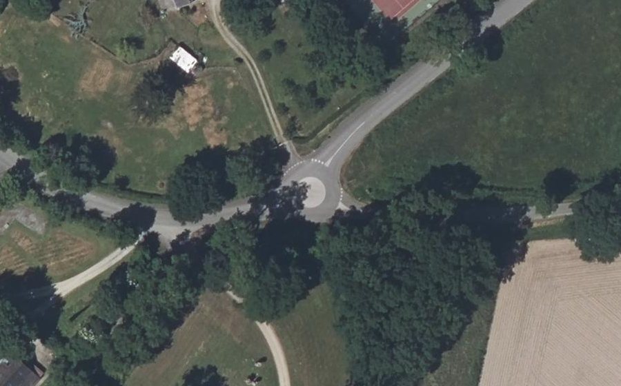 Vue aérienne du Rond-point anonyme n°1411090430