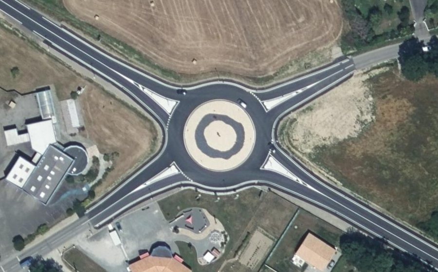 Vue aérienne du Rond-point anonyme n°1411235788