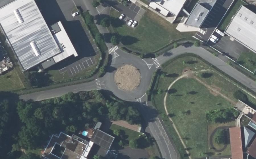 Vue aérienne du Rond-point anonyme n°141181375