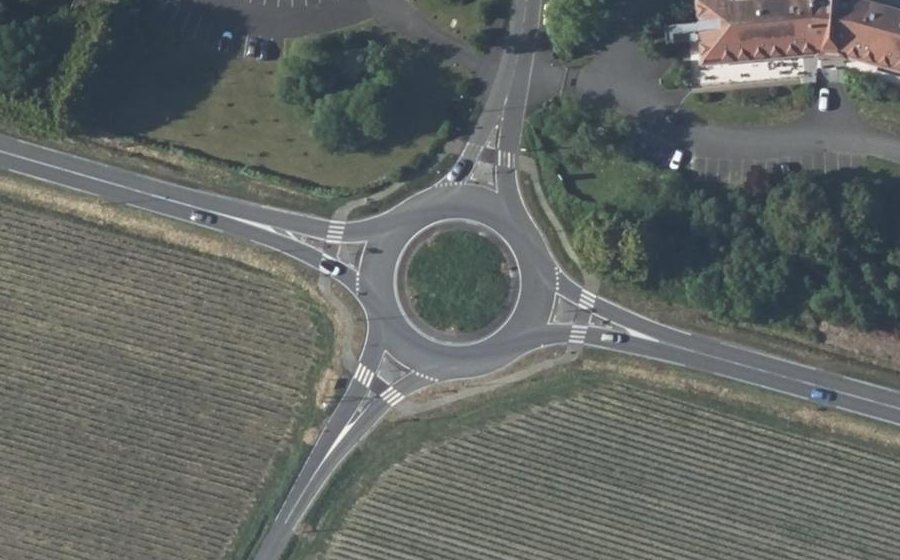 Vue aérienne du Rond-point anonyme n°141182015