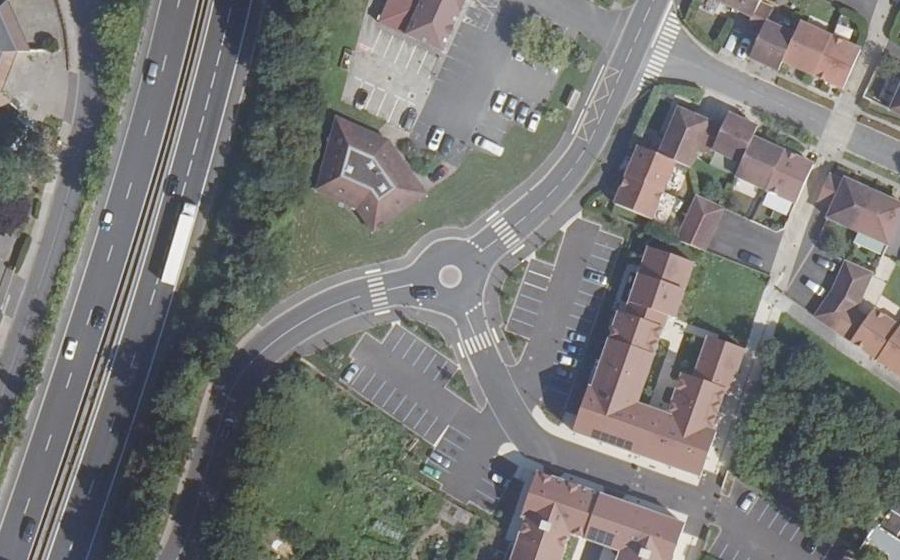 Vue aérienne du Rond-point anonyme n°1411867051