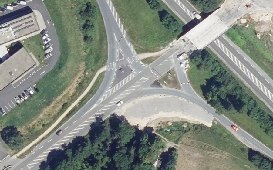 Vue aérienne du Rond-point anonyme n°1412277252