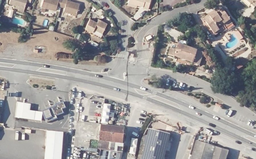 Vue aérienne du Rond-point anonyme n°1412473665
