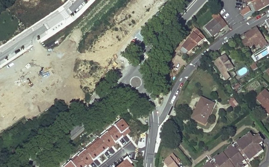 Vue aérienne du Rond-point anonyme n°141256629