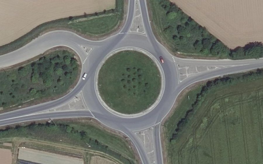 Vue aérienne du Rond-point anonyme n°141263506