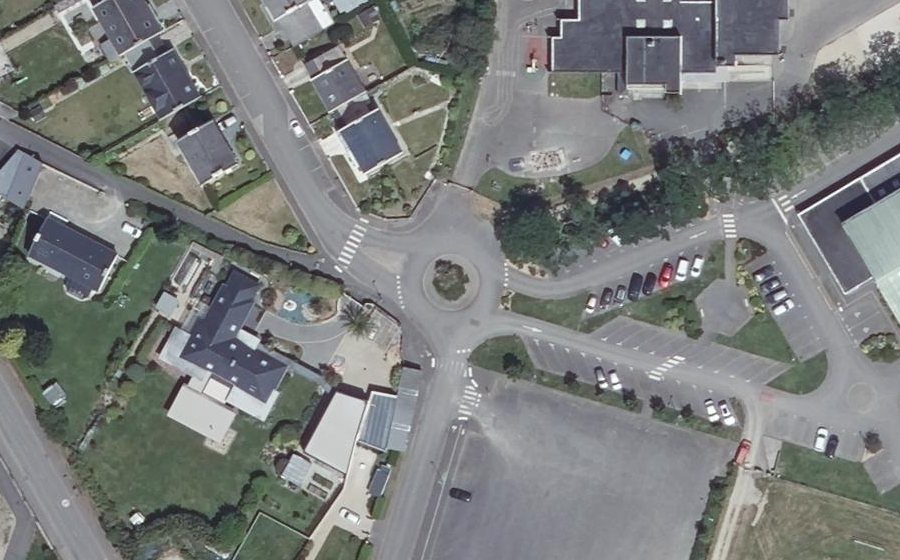 Vue aérienne du Rond-point anonyme n°1413143208