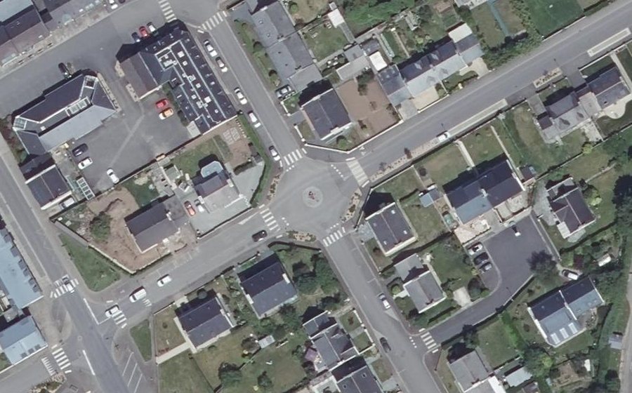 Vue aérienne du Rond-point anonyme n°1413144812