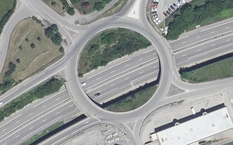 Vue aérienne du Rond-point anonyme n°141323301