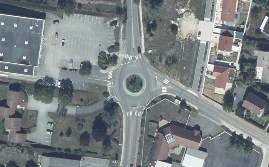 Vue aérienne du Rond-point anonyme n°141329176