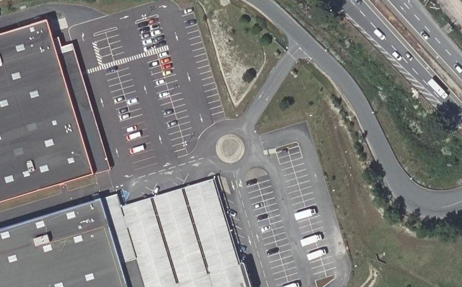 Vue aérienne du Rond-point anonyme n°141355271